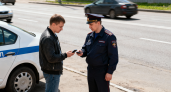 «Снимаем пароль, передаём смартфон»: что делать, если инспектор ГИБДД требует телефон на осмотр и почему не стоит торопиться соглашаться