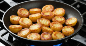 Только не масло: вот на чем опытные хозяйки жарят картошечку до румяной хрустящей корочки