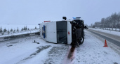 Под Вологдой скорая помощь попала в аварию и перевернулась