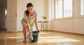 Начала мыть полы соленой водой — и вся семья отметила перемены в доме: зачем я добавляю соль в ведро