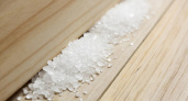 Щепотка соли вдоль плинтуса перед сном: старинная мудрость для защиты дома работает реально лучше современных средств