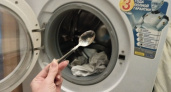 С тех пор, как узнала о такой хитрости, всегда бросаю ложку в стиральную машину при каждой загрузке — польза просто потрясающая