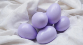 Глаз не оторвать: крашу яйца на Пасху копеечной травкой из аптеки — на выходе яйца реально лавандового цвета.