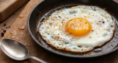Мы все делаем эту ошибку с утра: почему же яичница получается резиновой (и как это исправить)