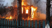 В Вологодской области из-за неисправной электропроводки сгорела дача и повреждены соседние постройки