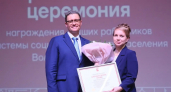 Георгий Филимонов вручил государственные и региональные награды 27 соцработникам Вологодской области
