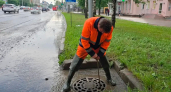 Коммунальные службы Вологды устраняют подтопления после сильного дождя
