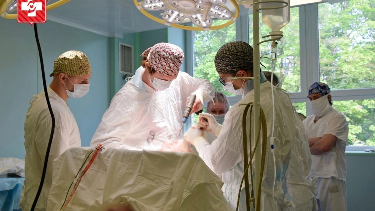 Врачи в Вологодской области выполнили 20 операций по замене коленного сустава по новой методике