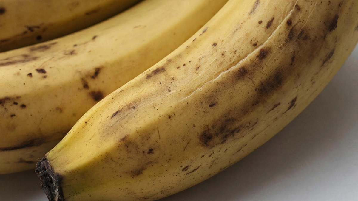 Зачем опытнейшие хозяйки добавляют в бульон банановую кожуру: очень удивительный кулинарный трюк