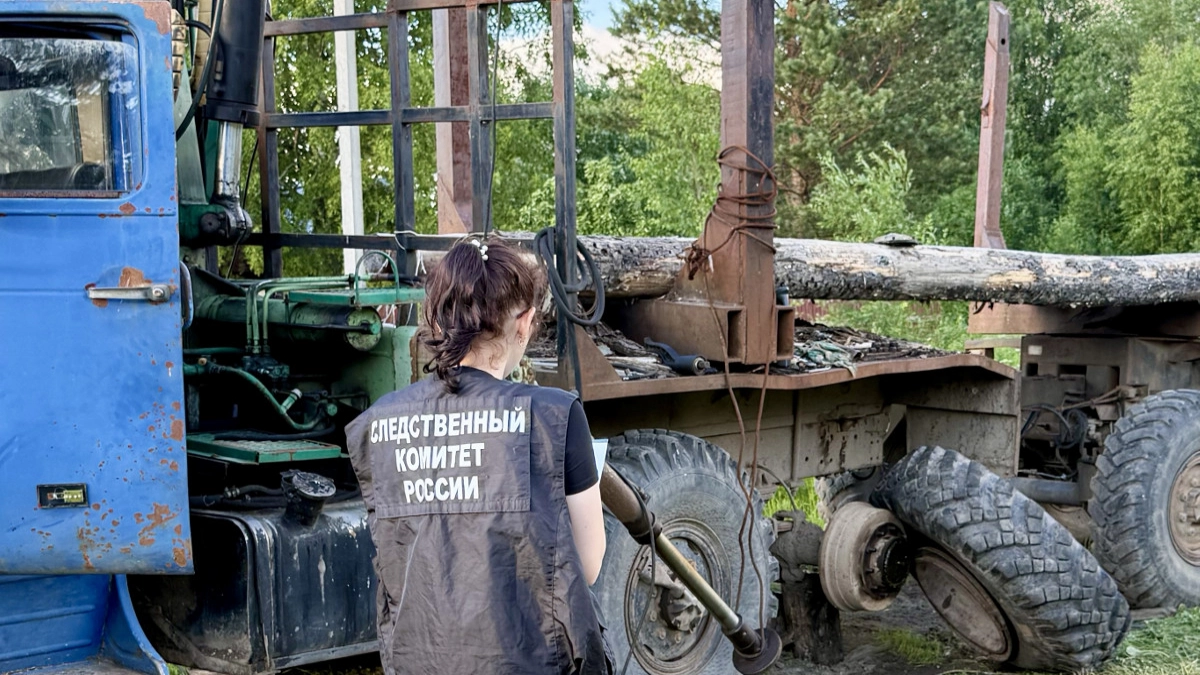  Следователи выясняют обстоятельства гибели мужчины при ремонте грузовика в Вологодской области 