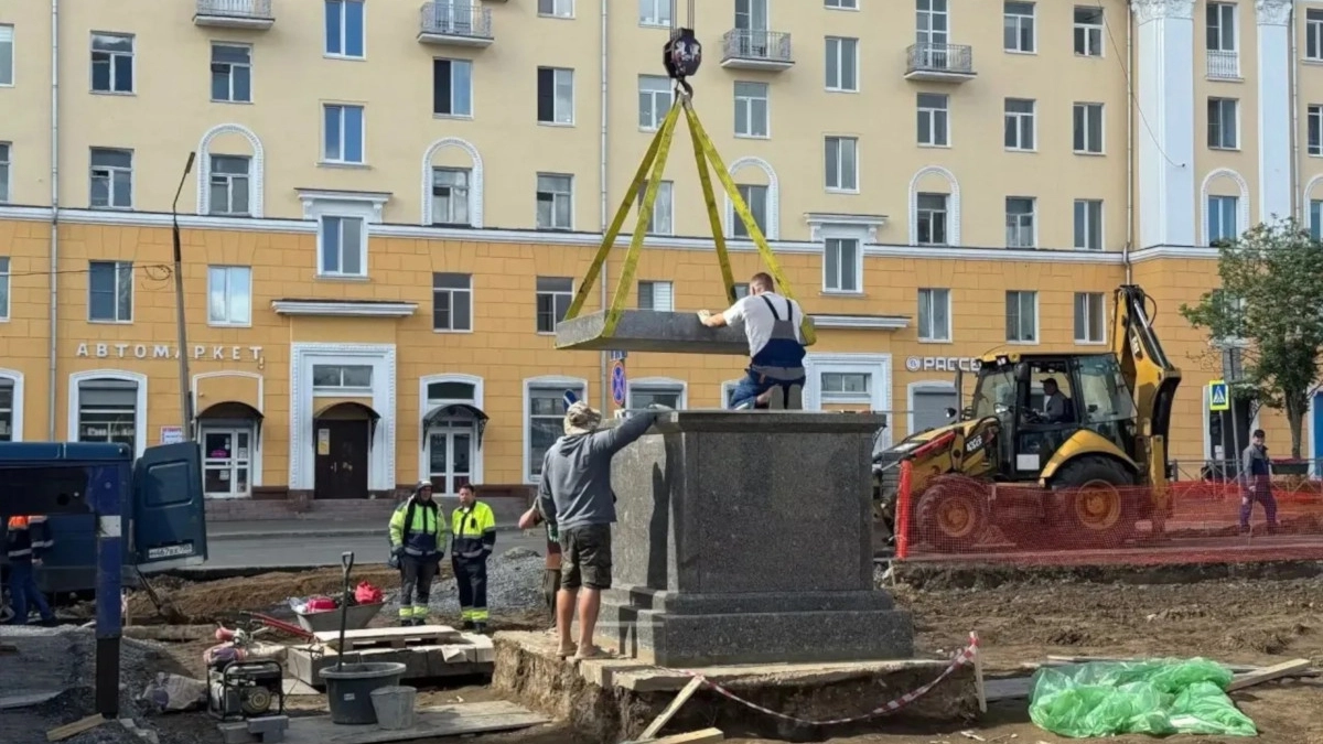 В Вологодской области подготовили гранитный постамент для памятника Сталину и Бардину