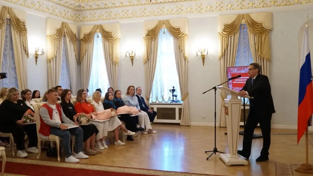 Георгий Филимонов вручил награды молодежным активистам Вологодской области