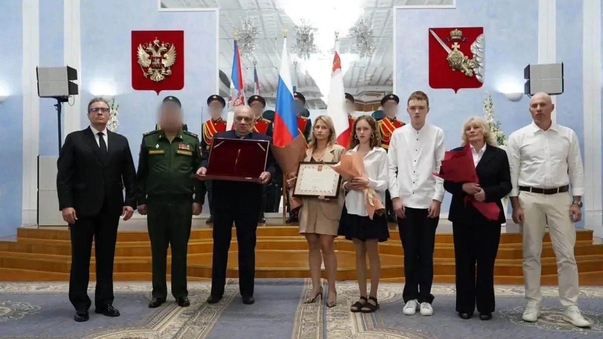 Губернатор Вологодской области передал медаль "Золотая Звезда" семье погибшего на СВО героя