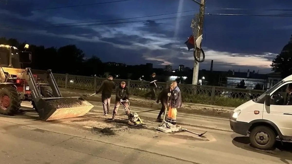 На Пошехонском мосту в Вологде провели ремонт для устранения выбоин