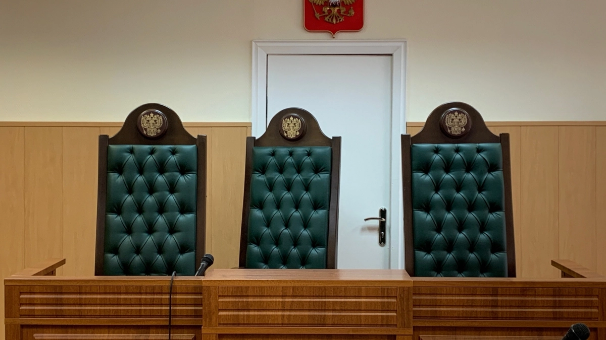 Сотрудники регионального предприятия предстали перед судом за сокрытие переезда