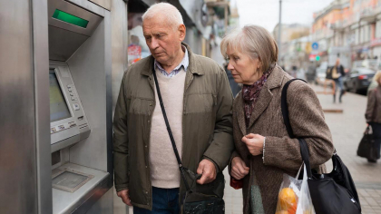 Плюс 2000 рублей: новая прибавка к пенсии для всех пенсионеров со стажем до 2002 года