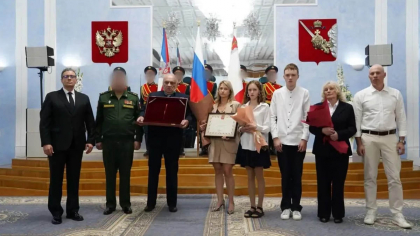 Губернатор Вологодской области передал медаль "Золотая Звезда" семье погибшего на СВО героя