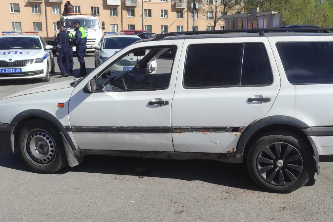 На проспекте Строителей в Череповце 19-летний водитель без прав сбил пешехода